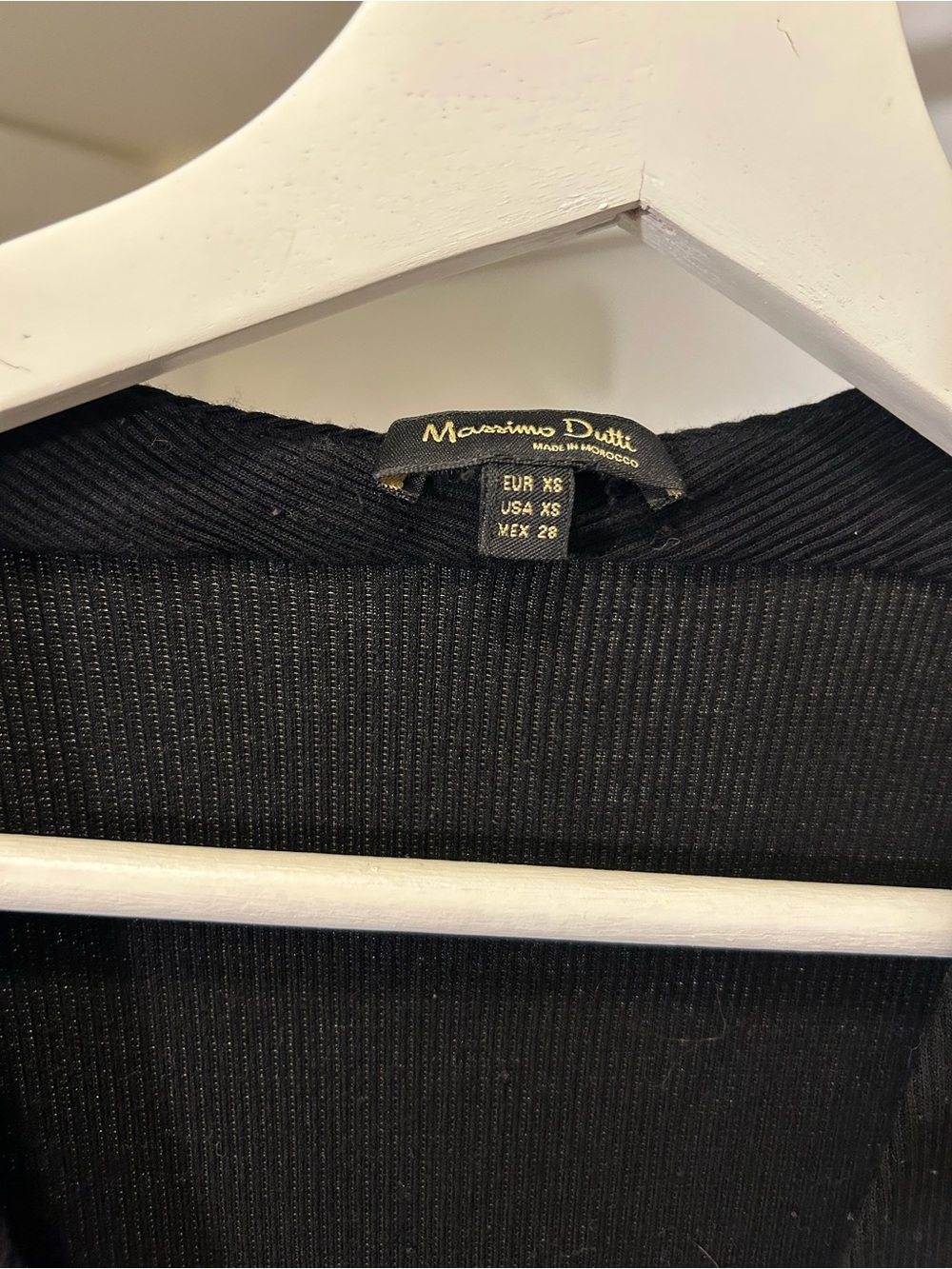 Massimo Dutti Black Ribbed V-Neck Tank - Picture 2 of 3